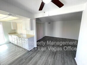 Building Photo - 1405 E Vegas Valley Dr