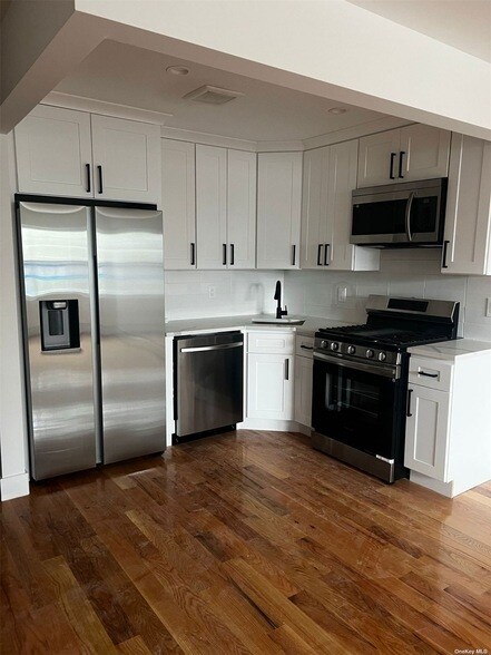 Foto del edificio - 6-28 Beach 68th Street Unit 1