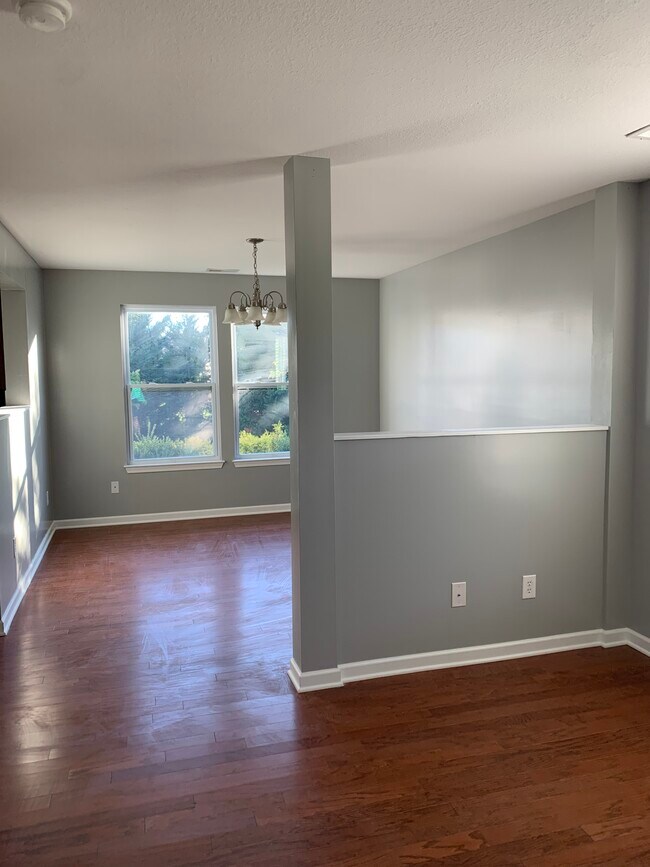 Building Photo - 2095 Falling Leaf Dr