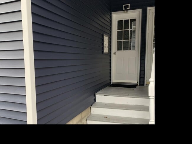 Building Photo - 527 Ashmont St