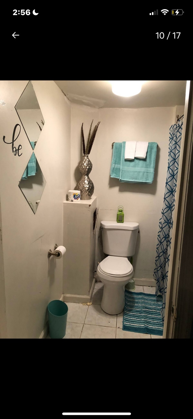 Standing shower stall - 278 Drummond Ave