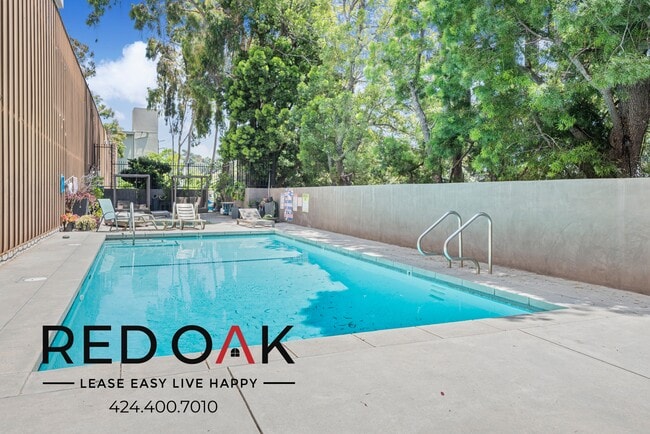 Building Photo - Gorgeous One Bedroom with Fireplace, Heati...