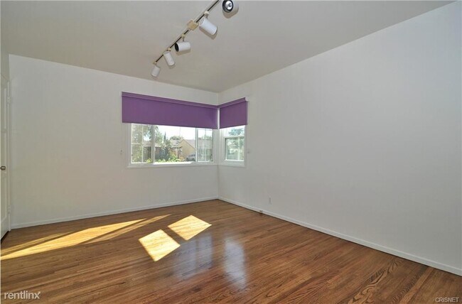 Foto del edificio - 3 br, 2 bath House - 5745 Columbus Ave