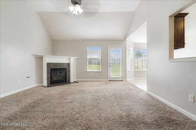 Foto del edificio - SNOWDEN GROVE Subdivision, 4 bedrooms