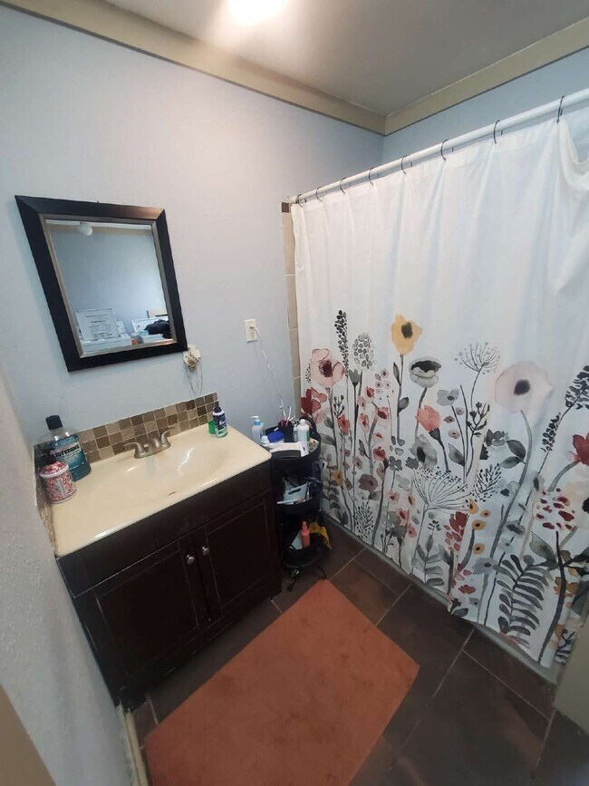 Foto del edificio - 2532 N Dousman St