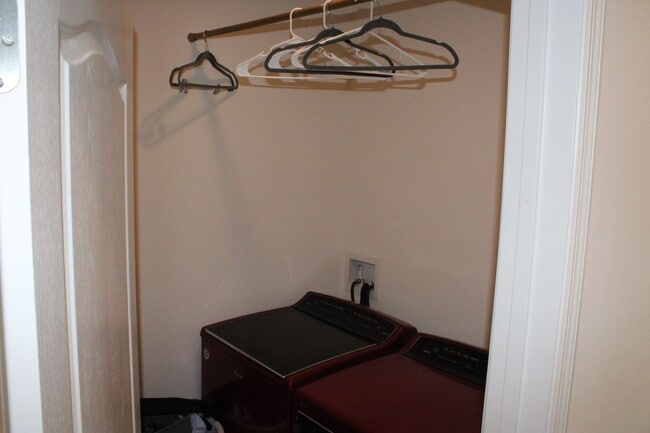 Building Photo - 1385 Daisy Feild Dr