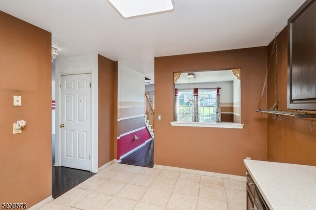 Building Photo - 192 Barclay Ct