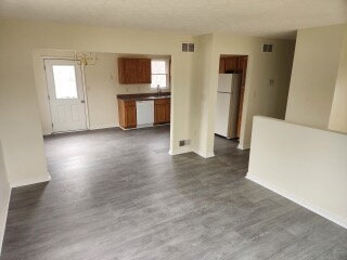 Foto del edificio - COMING SOON! 3-Bedroom Retreat on Redwood Drive in Rileyville - Cozy 1200 Sq Ft Home with Full Ba...