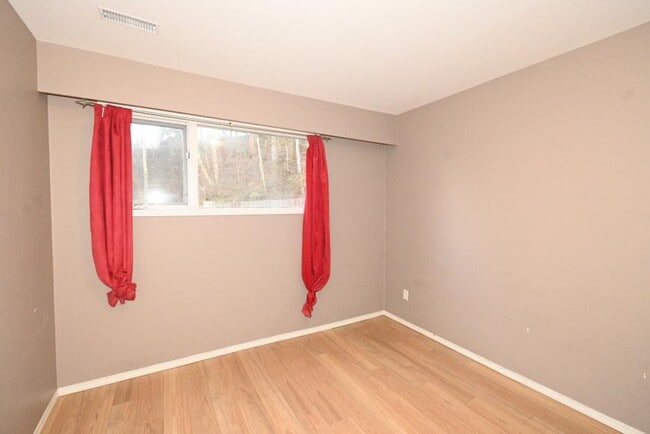 Building Photo - 1 bedroom in Prince George BC V2L 5L5