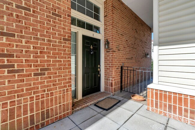 Foto del edificio - Immaculate 2 Bed 2.5 Bath Corner Unit, Con...