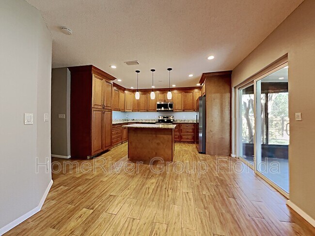 Building Photo - 3410 King Richard Ct