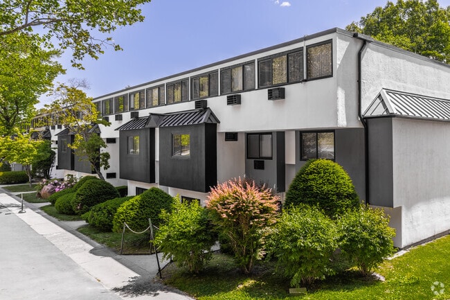 Building Photo - Whitewood Pond Apartments