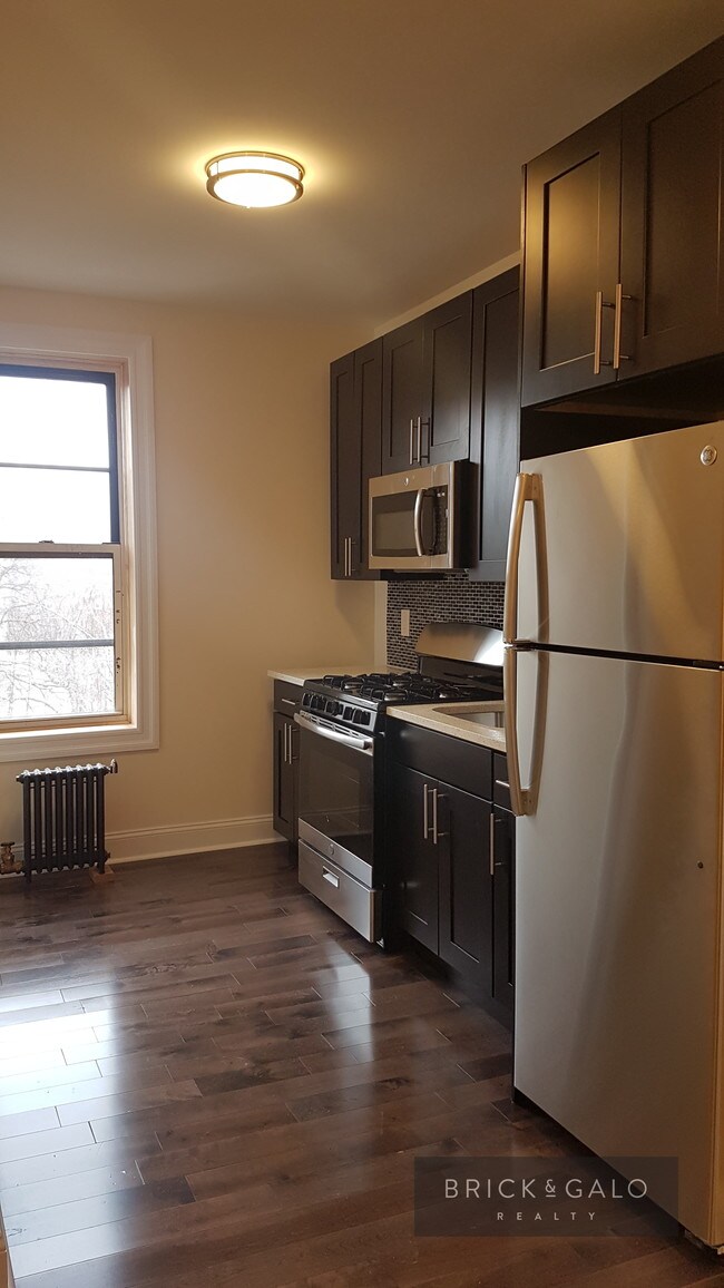 Building Photo - 224 Hinckley Pl