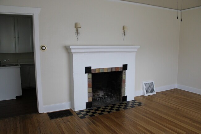 Building Photo - 710 Monroe St