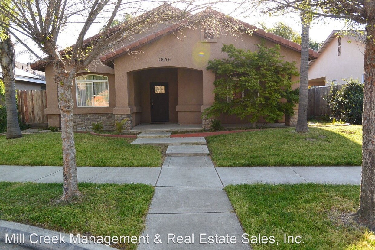 3 br, 2 bath House 1856 N. June Ave House Rental in Farmersville