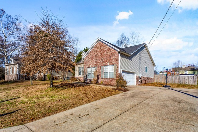Building Photo - 222 Cross Valley Dr