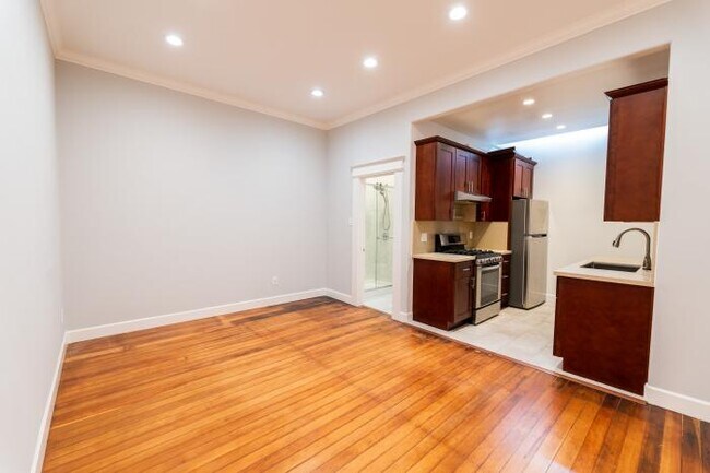Building Photo - 3 bedroom in San Francisco CA 94133