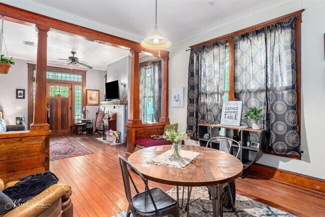Building Photo - CHARMING HIGHLAND HOME ....