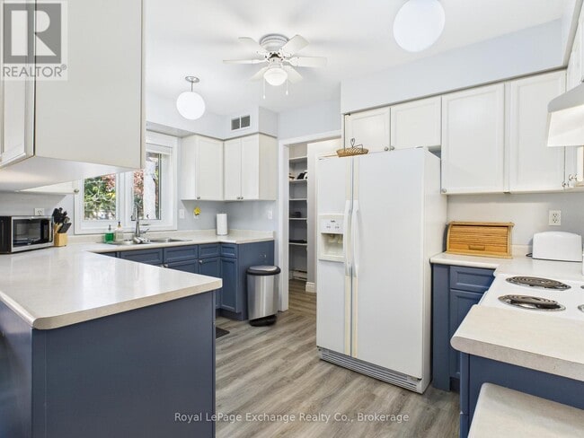 Building Photo - 390 MacDougall Dr