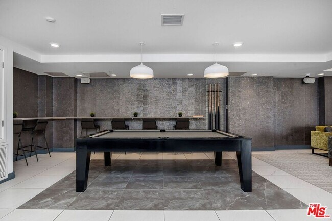 Foto del edificio - 453 S Kenmore Ave