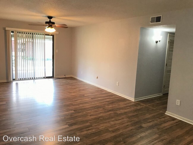 Building Photo - 2 br, 2 bath House - 121 Carriage House Drive