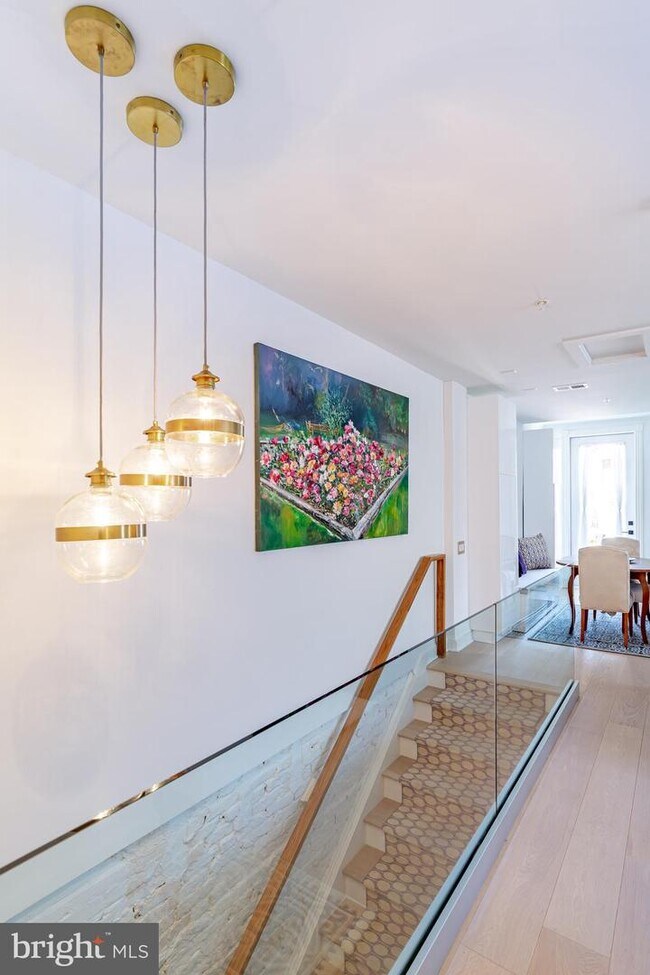 Foto del edificio - 2025 Hillyer Pl NW