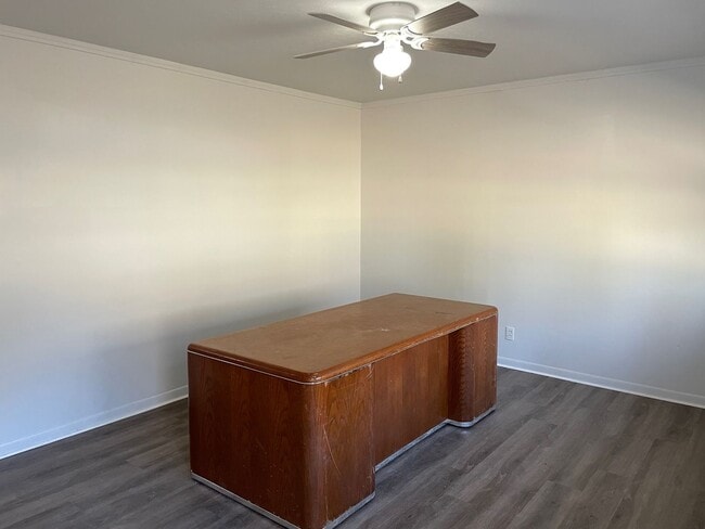 Building Photo - 3/4 BED, 1.5 BATH HOME $1400 MONTH, $1400 ...