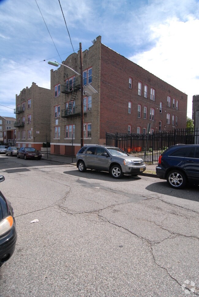 364 - 372 Fairfax Street - 364-372 Fair St