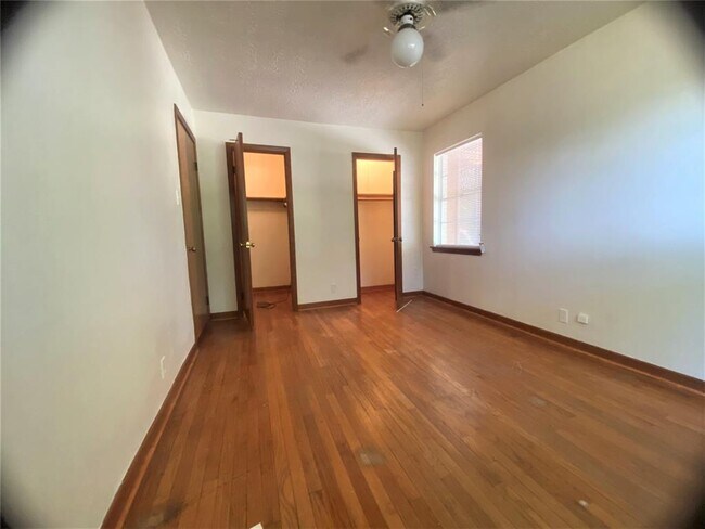 Foto del edificio - 2106 Pleasant St