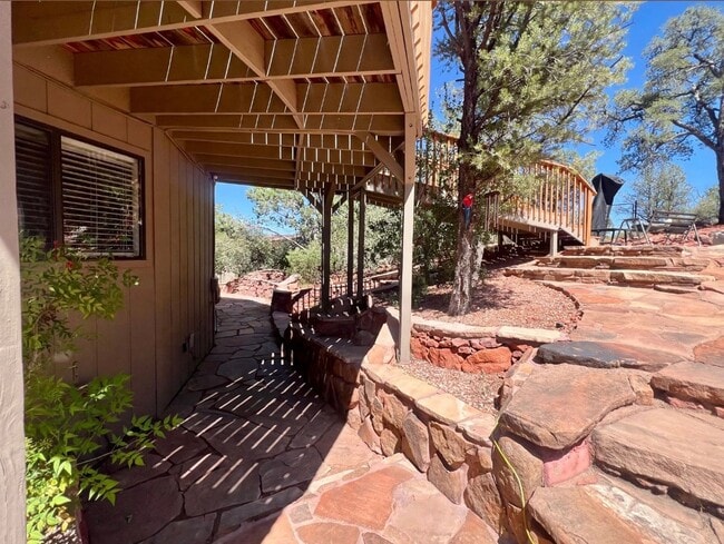 Building Photo - 335 Foothills S Dr
