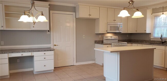 Foto del edificio - 13311 W Salisbury Rd