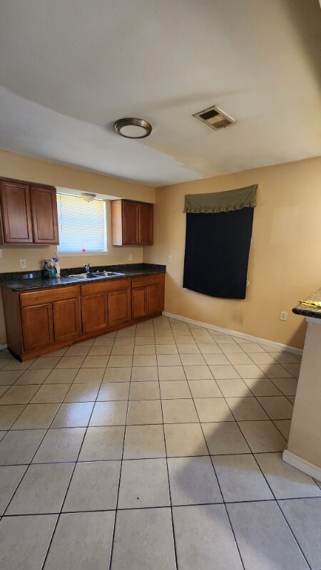 Building Photo - 7941 Dorsett Dr