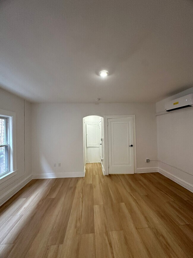Foto del edificio - 1384 W 83rd St