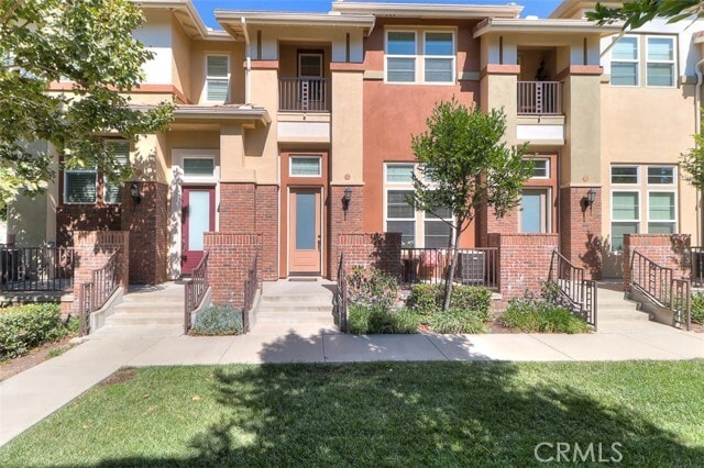 Building Photo - 754 W 1st St