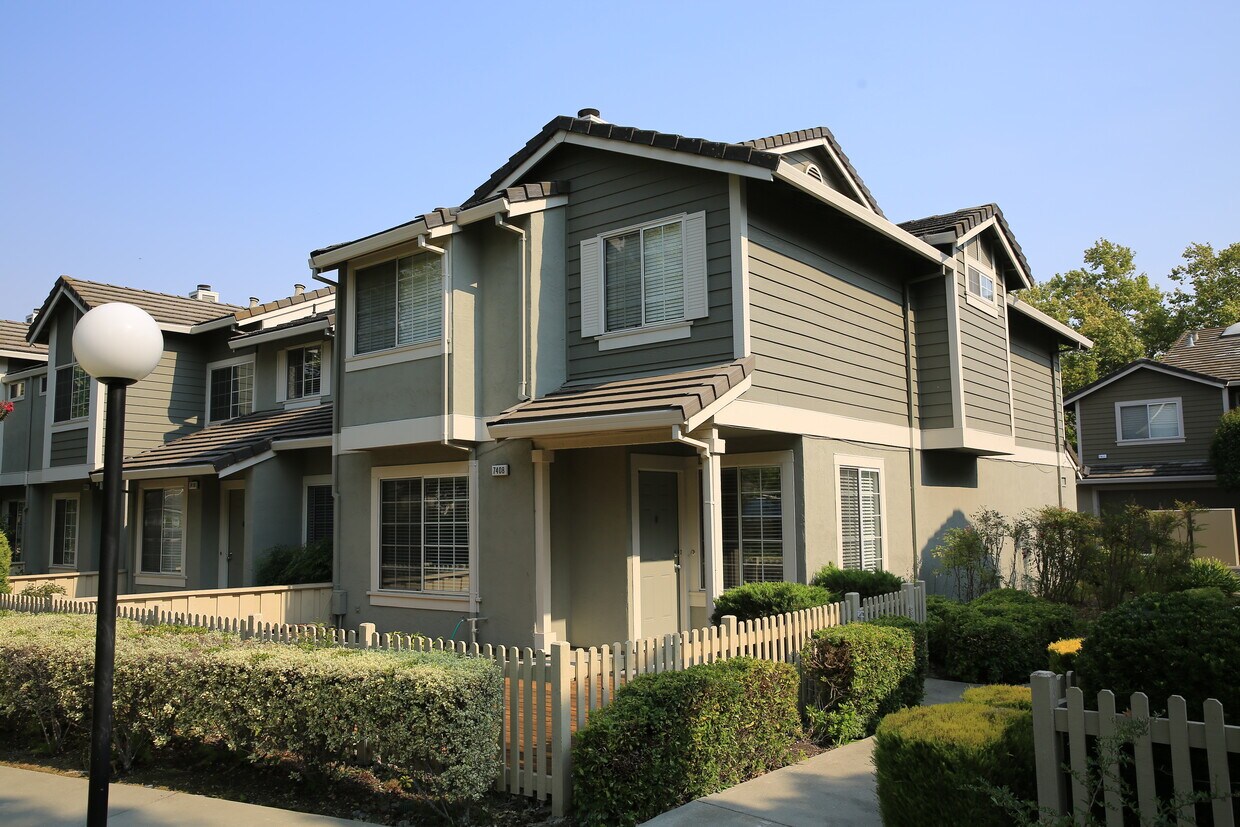 vista frontal - 7408 Oxford Cir