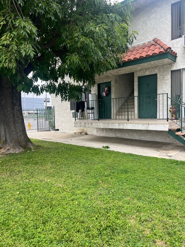 Foto del edificio - San Fernando Apts