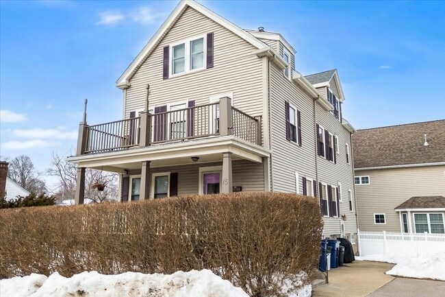 Building Photo - 15 Hillock St