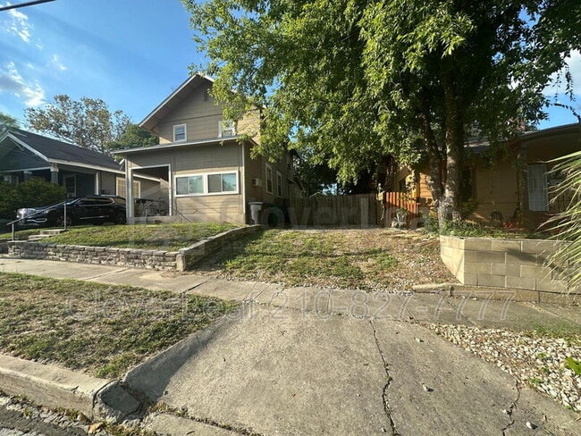 Building Photo - 817 W Mulberry Ave