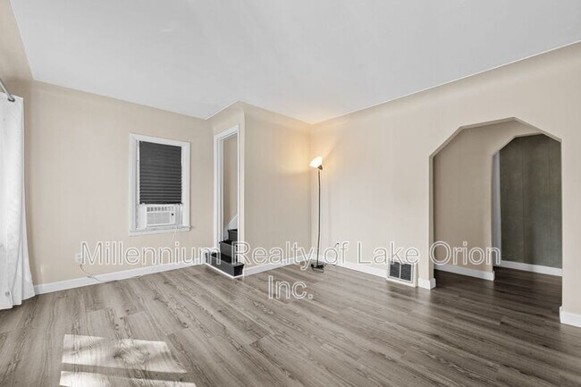 Foto del edificio - 697 Lounsbury Ave