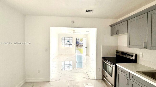 Foto del edificio - 2371 NW 61st St