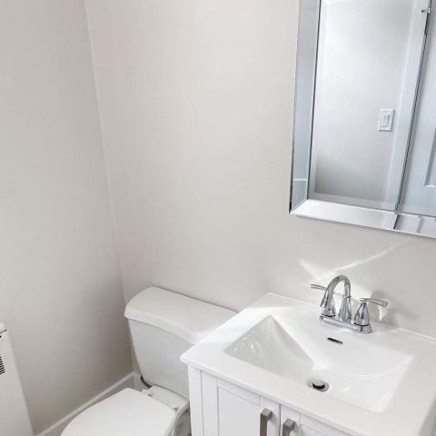 Bathroom - 181 King St E