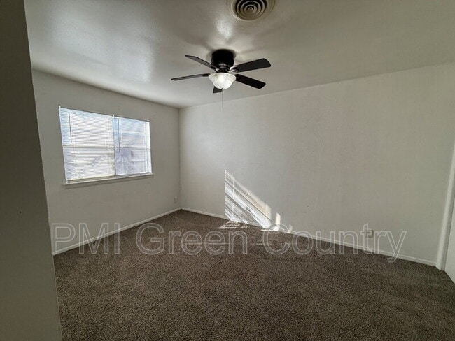 Foto del edificio - 4704 S Darlington Ave