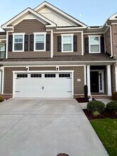 Building Photo - 8187 Carriage Homes Dr