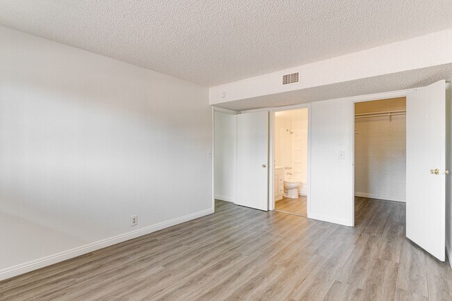 Foto del edificio - Charming Upstairs Unit with Prime Location...