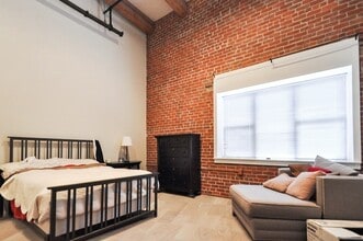Building Photo - 15 Sleeper St