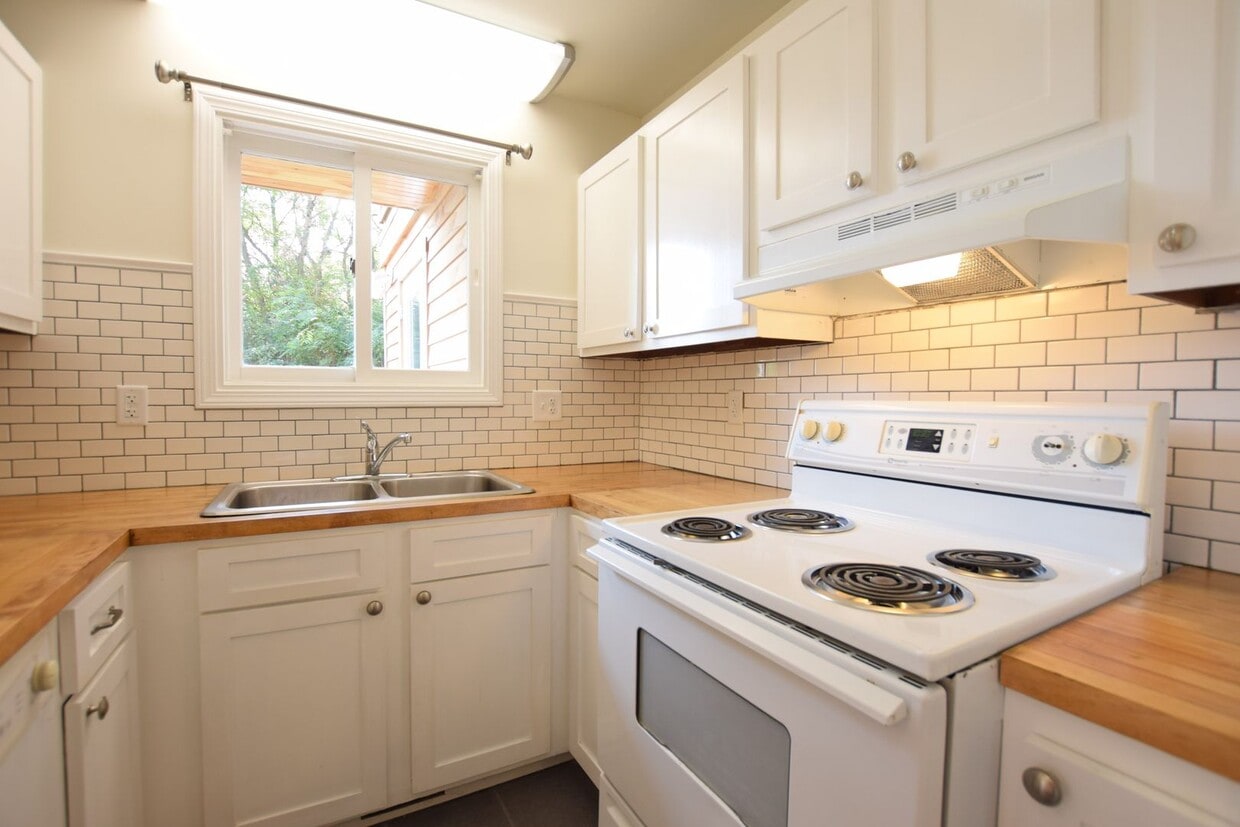 Primary Photo - 720 Hudson St