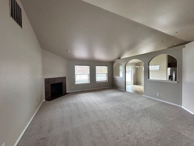 Building Photo - Gorgeous 3 Bedroom 2 Bath Home in Hayden!