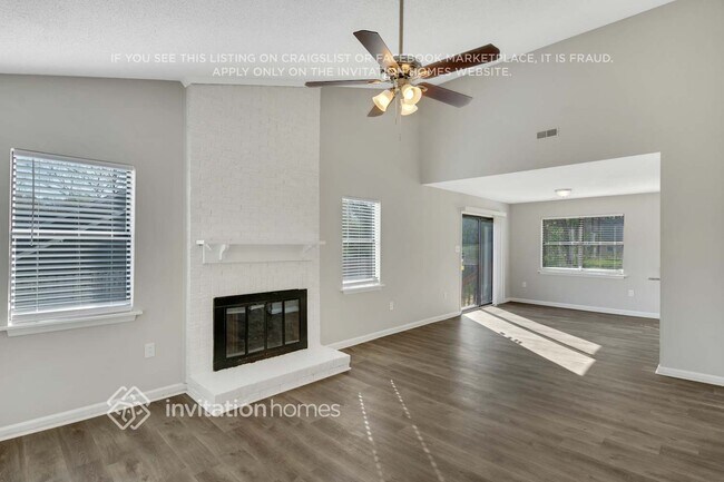 Foto del edificio - 6530 Touchwood Dr