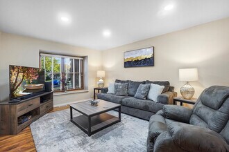 Building Photo - 2323 Woodview Ln