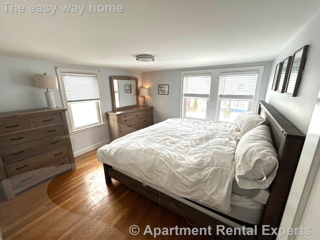 Building Photo - 7 Maynard St